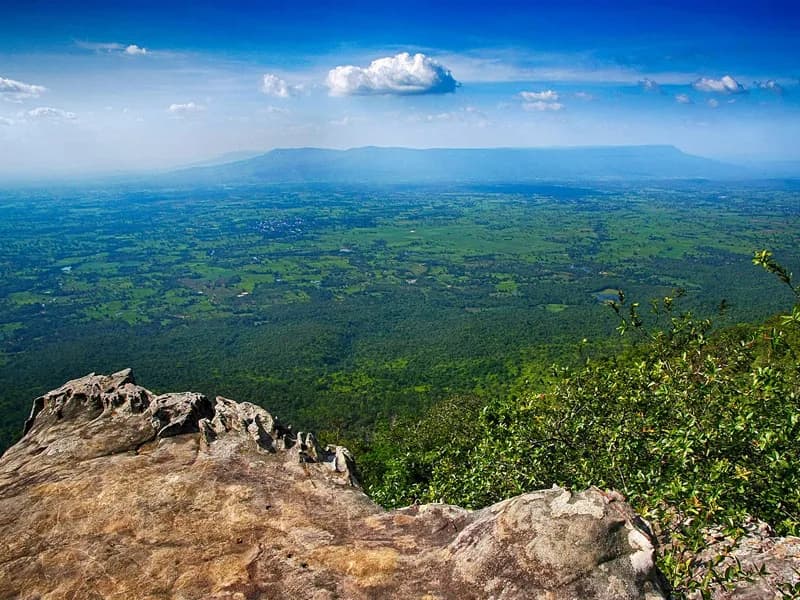Waterside lunch stop with mountain views