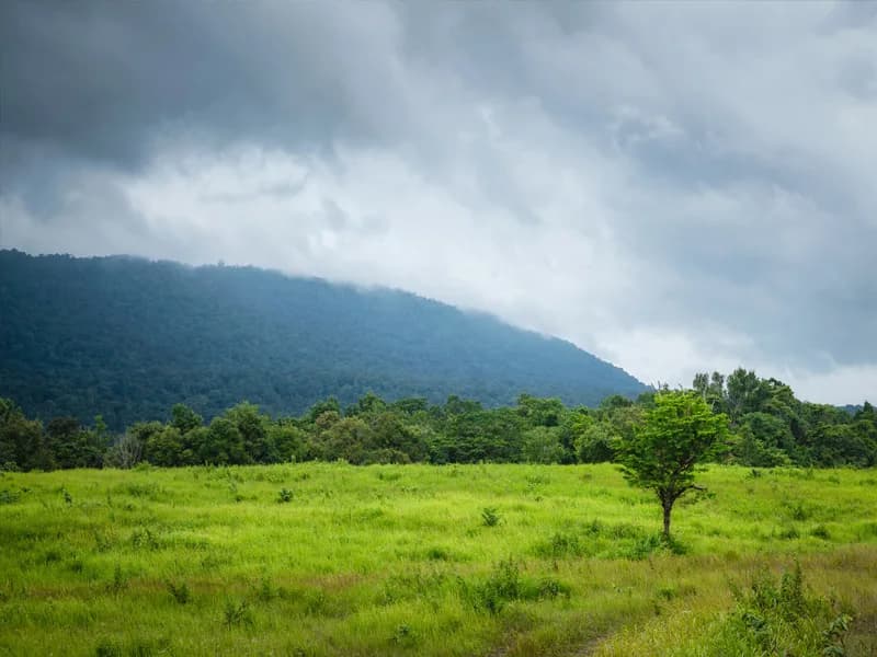 Bo Thong district sweeping bends with limestone mountains