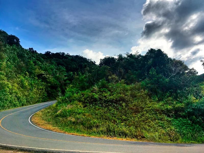 Khao Laem Reservoir with misty mountains
